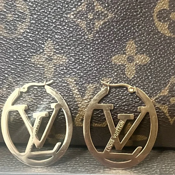 40mm/1.57 inch Gold Initial LV Hoop Earrings 1.57inch - Picture 2 of 4